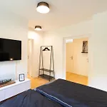 Sweethome - Kueche, Stellplatz, Wlan, Naehe S-bahn Апартаменты Мюнхен