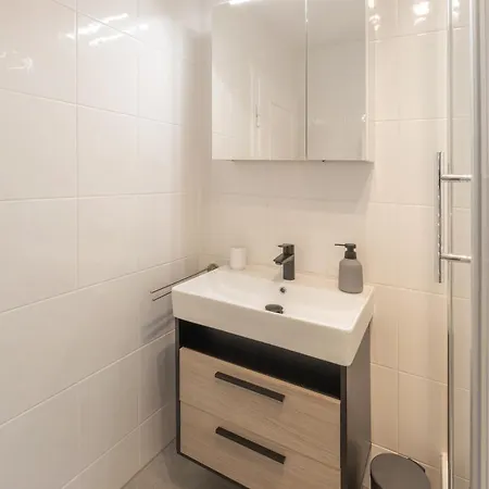 Sweethome - Kueche, Stellplatz, Wlan, Naehe S-bahn アパート